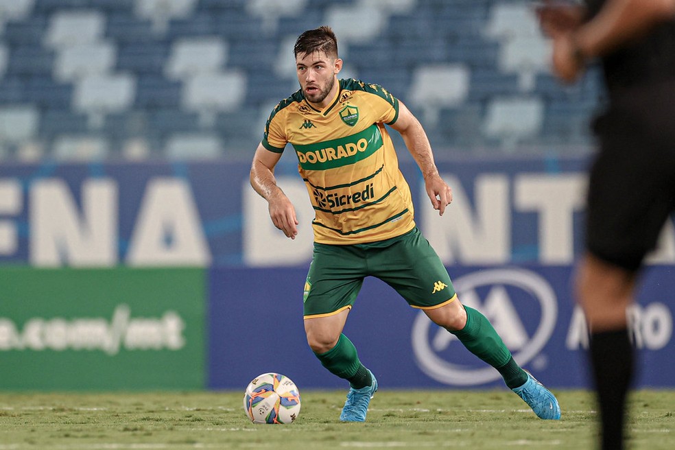 Zagueiro Gabriel Knesowitsch retorna ao Cuiabá para 2026 — Foto: AssCom Dourado