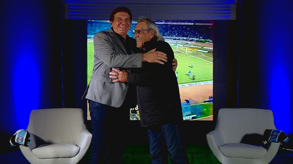 Mazaropi e Baidek, ex-jogadores do Grêmio, campeões da Libertadores — Foto: William Ramos/RBS TV
