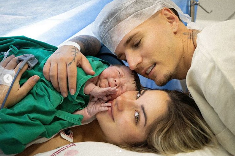 Guillermo Varela foi papai pela primeira vez em 26 de março, quando nasceu Milena — Foto: Reprodução