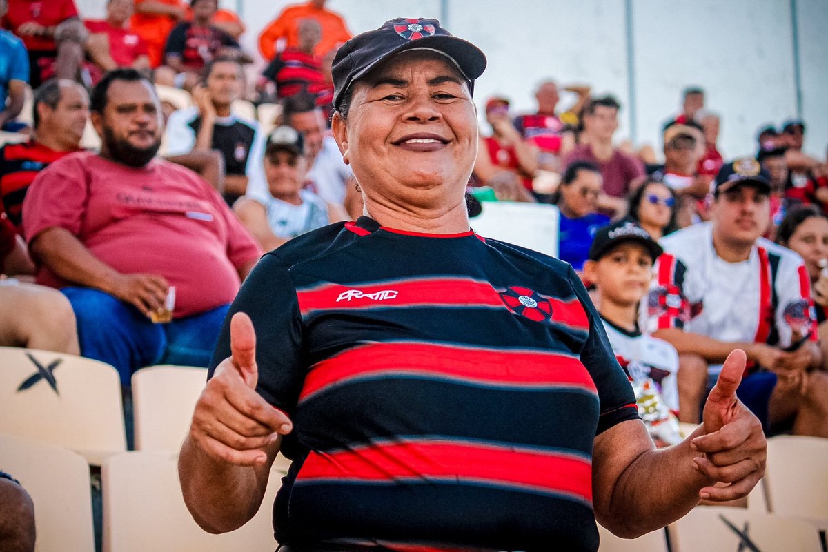 Torcedoras vestidas com a camisa do Moto não pagam ingresso contra o