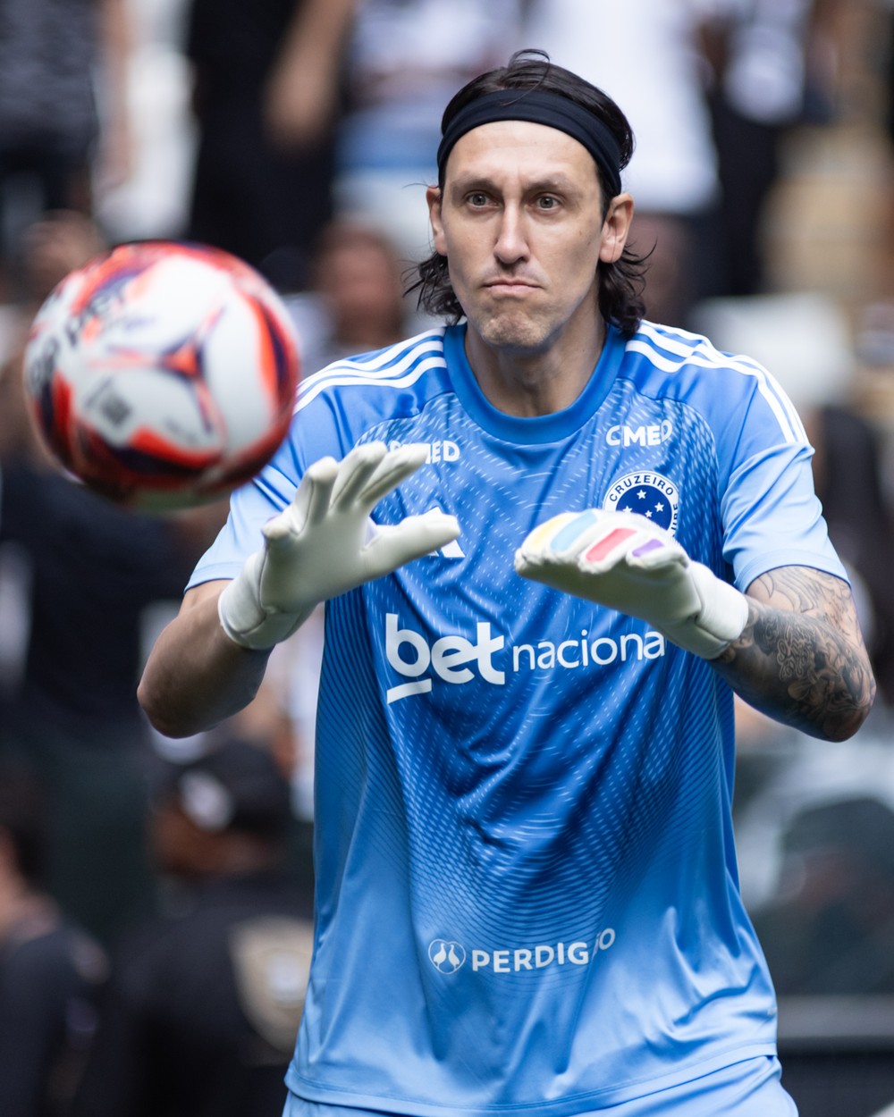 Mesmo lesionado, Cássio atua em clássico pelo Cruzeiro e projeta recuperação