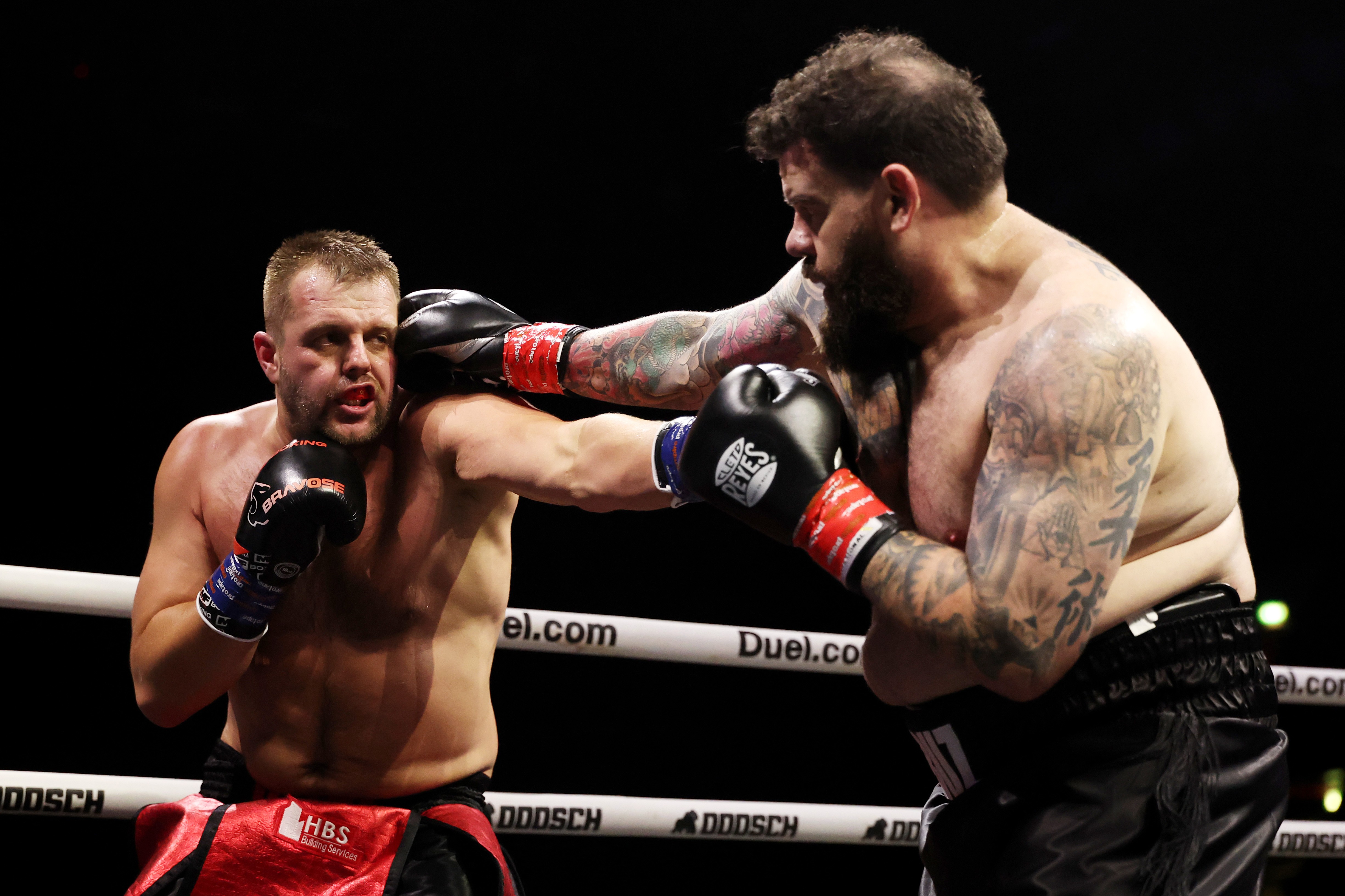 Técnico de Alex Poatan nocauteia em 58s em sua estreia no boxe; assista