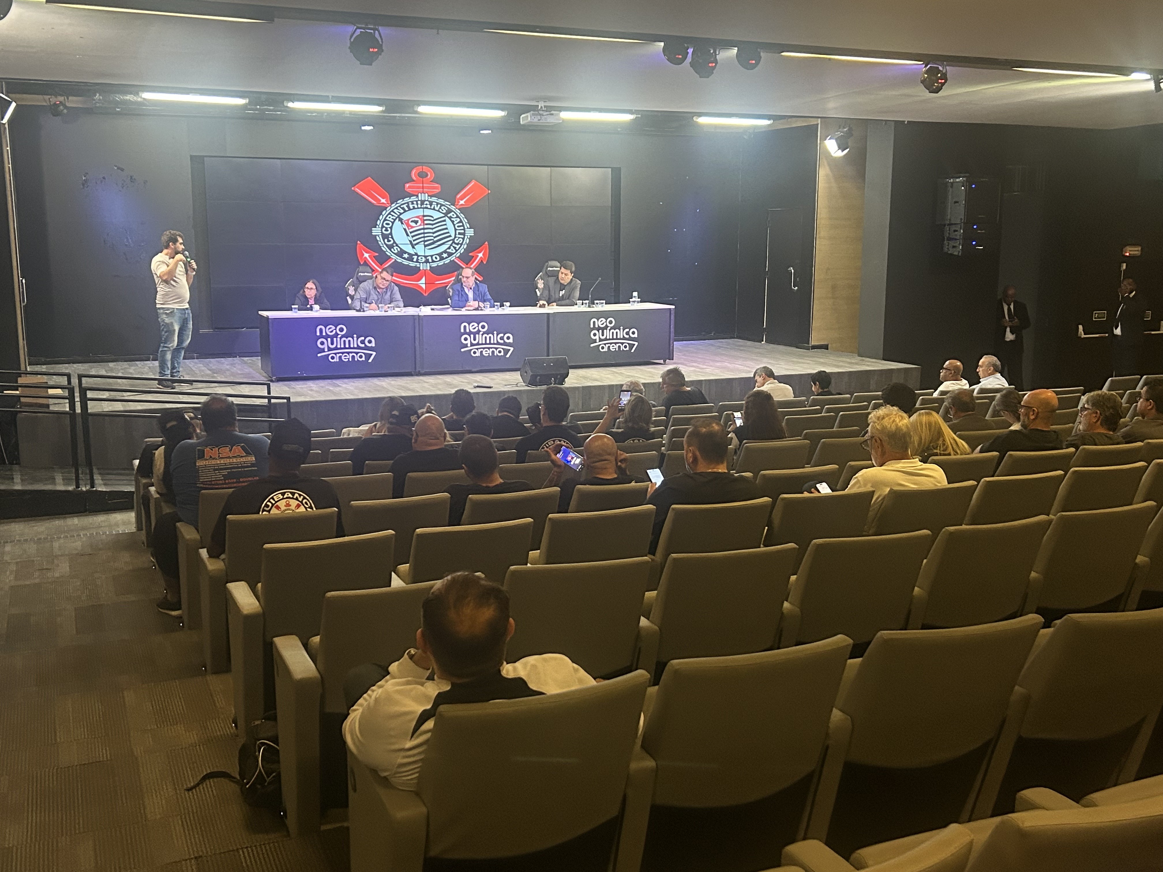 Corinthians debate direito a voto para torcedores; propostas revelam divisões nos bastidores