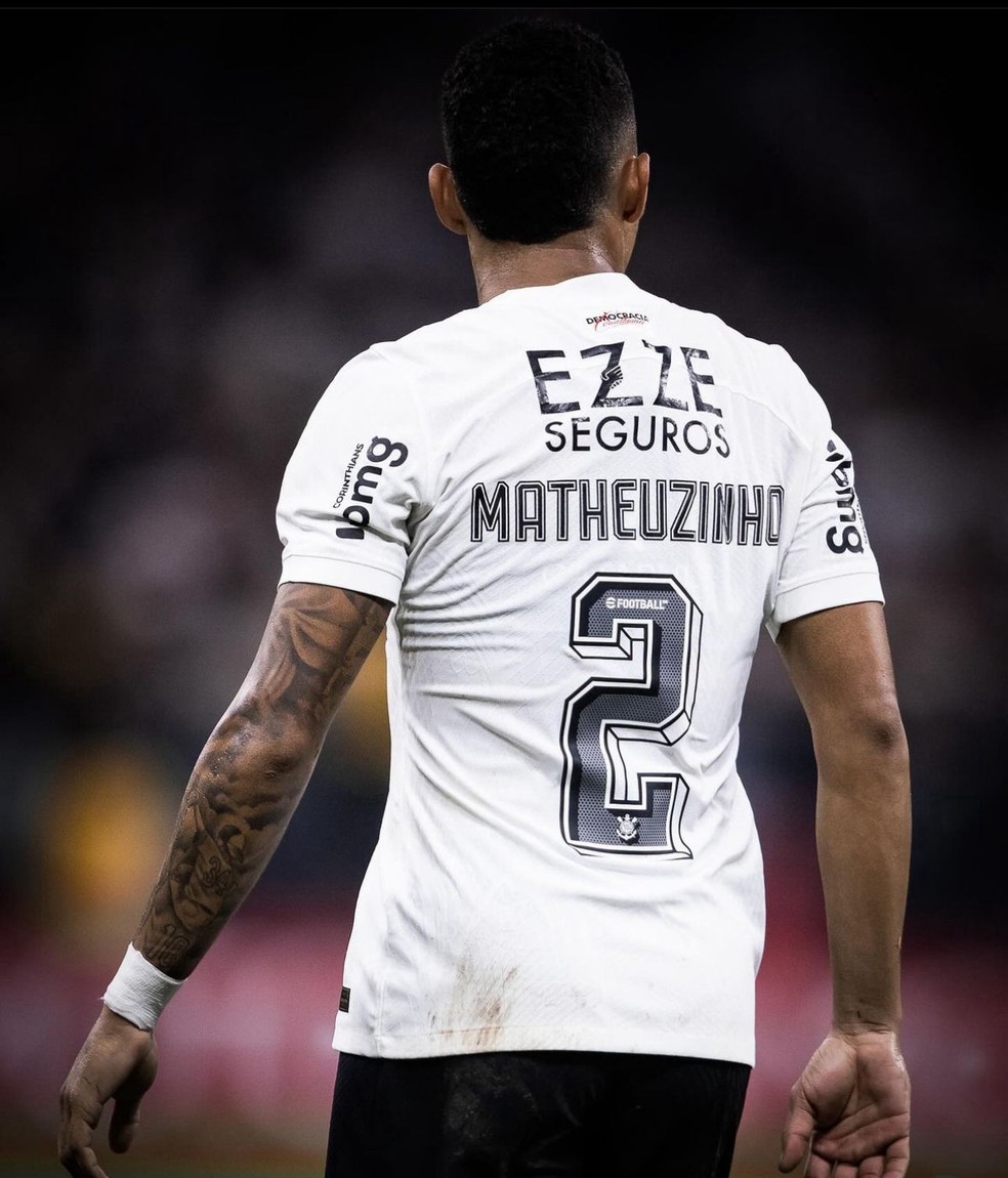 Matheuzinho com a camisa 2 do Corinthians — Foto: Divulgação/Aces Sport