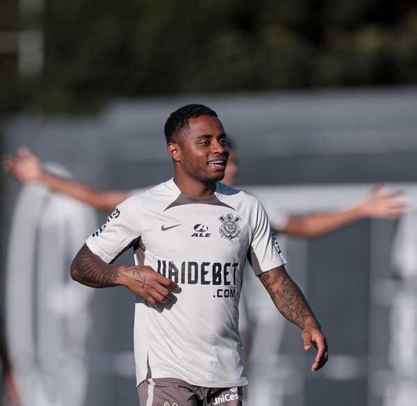 Corinthians conta com Palácios e define equipe para duelo contra Atlético-GO.