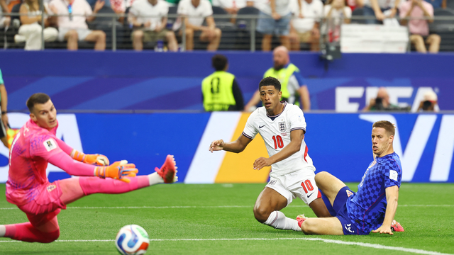 Jude Bellingham supera Livakovic e faz o terceiro da Inglaterra contra a Croácia