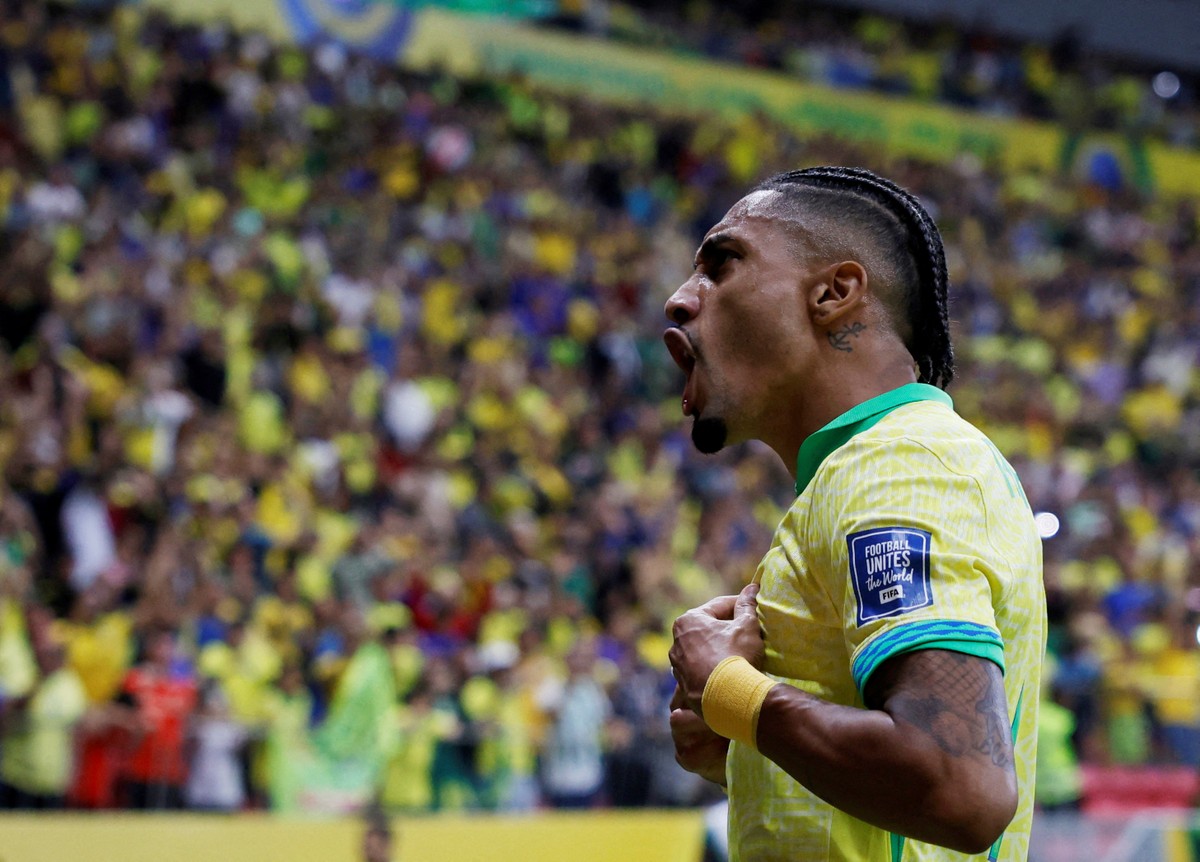 Raphinha será o camisa 10 da Seleção nos jogos contra Venezuela e Uruguai