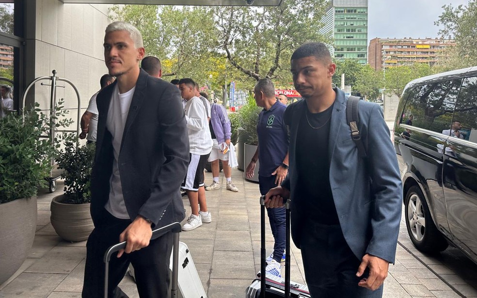 Pedro e Andr&eacute; durante apresenta&ccedil;&atilde;o na sele&ccedil;&atilde;o brasileira &mdash; Foto: Bruno Cassucci