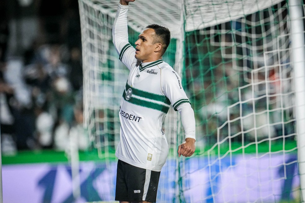 Coritiba sonda atacante que fez mais gol na Série B que qualquer um do Coxa