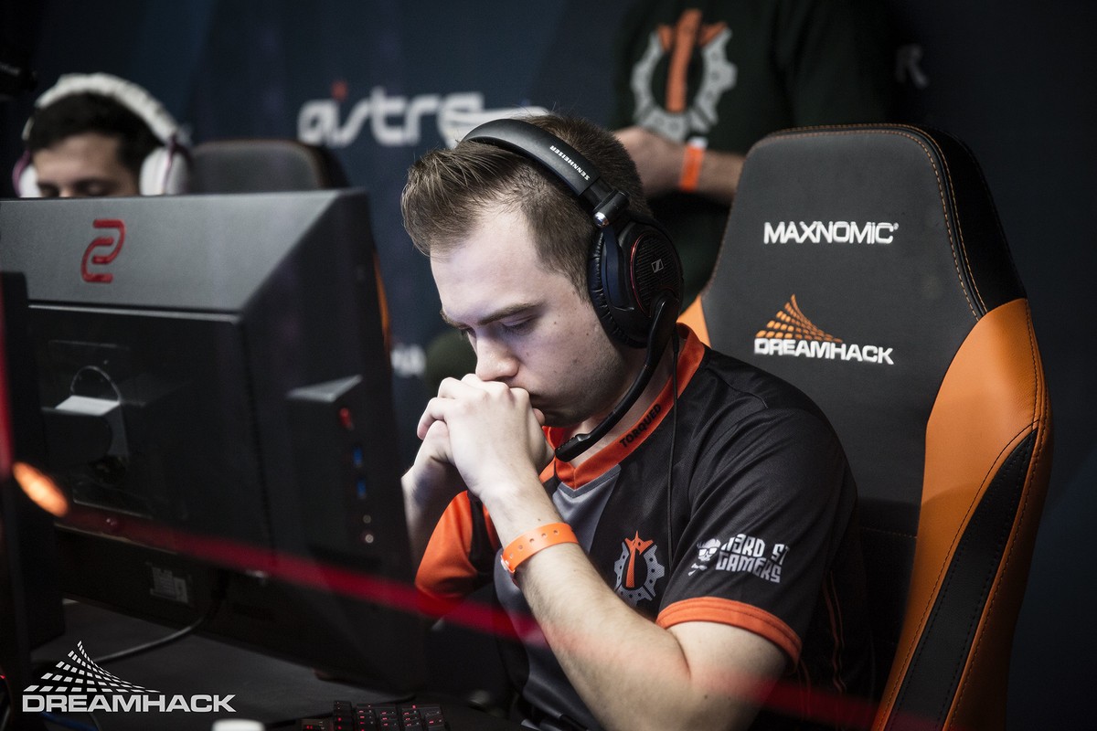 Banido no CS:GO, AZK é contratado pela T1 para jogar Valorant | e ...