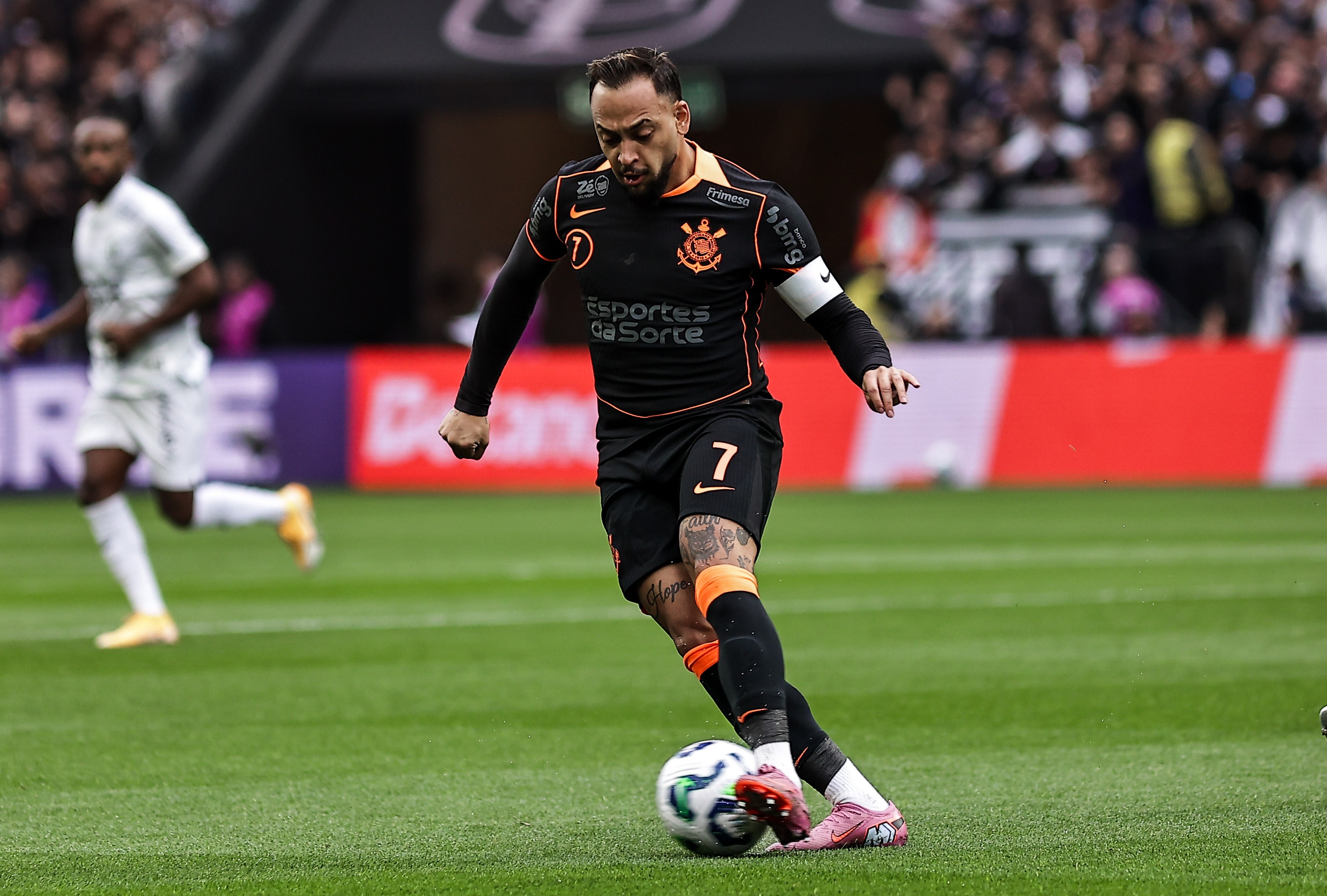 Maycon admite que problemas extracampo afetam desempenho do Corinthians