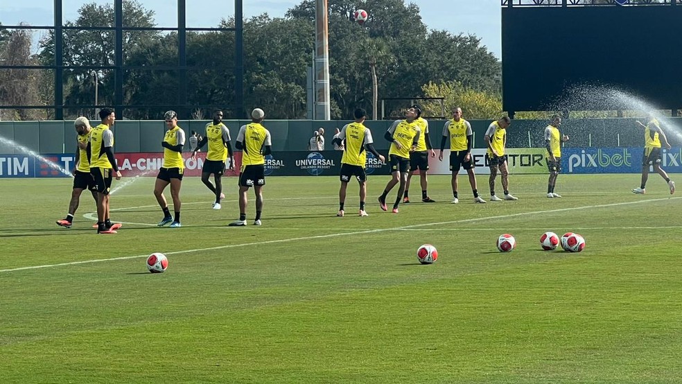 Flamengo treina em Orlando na manhã desta terça — Foto: Letícia Marques