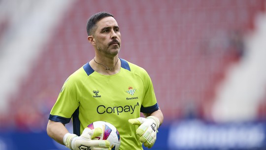 Claudio Bravo, sobre o Barcelona: "Funciona como um time pequeno"