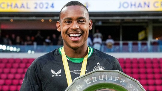 Igor Paixão é campeão da Super Copa da Holanda com o Feyenoord