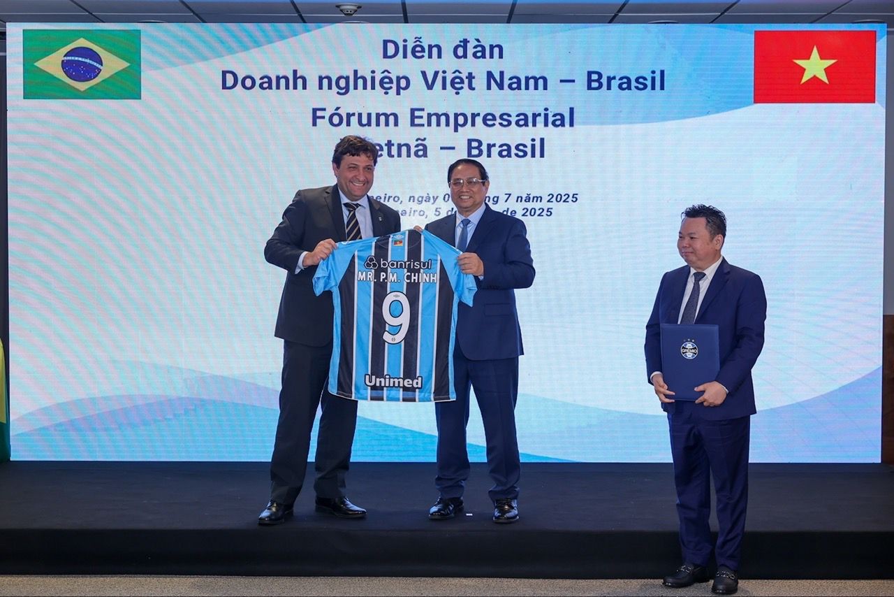 Grêmio firma parceria com clube vietnamita para intercâmbio de atletas no futebol.