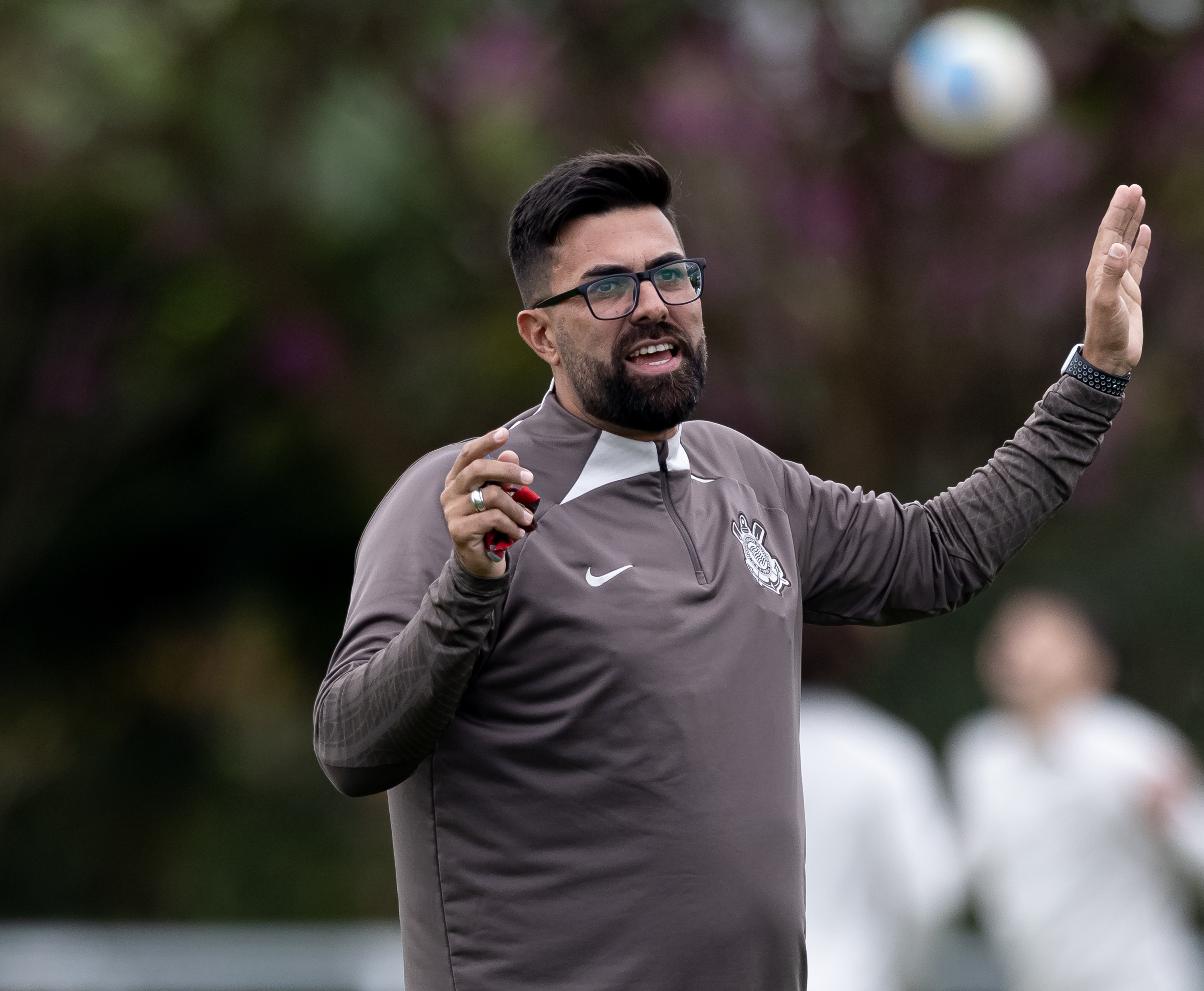 Corinthians dispensa Raphael Laruccia e inicia busca por novo técnico sub-17