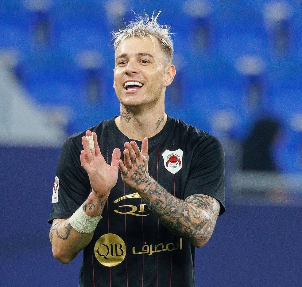 Roger Guedes, ex-atacante do Corinthians, atuando pelo Al-Rayyan, do Qatar — Foto: Divulgação | Instagram