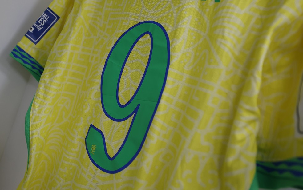 Quem fica com a 9? João Pedro é bola da vez em ciclo com muitos nomes e poucos gols na Seleção