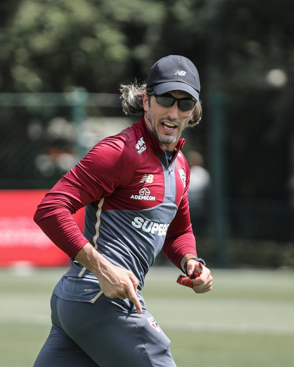 Zubeldía em treino do São Paulo — Foto: Erico Leonan / saopaulofc.net