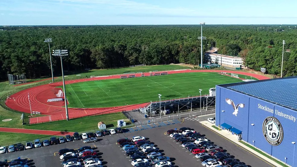 Estádio G. Larry James, na Universidade de Stockton — Foto: Divulgação