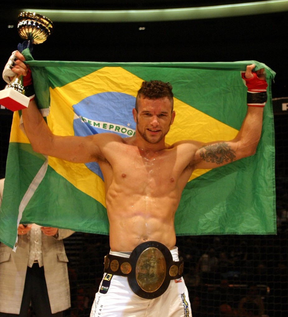 UFC volta ao Brasil: lembre todos os brasileiros que já foram campeões da  organização – LANCE!