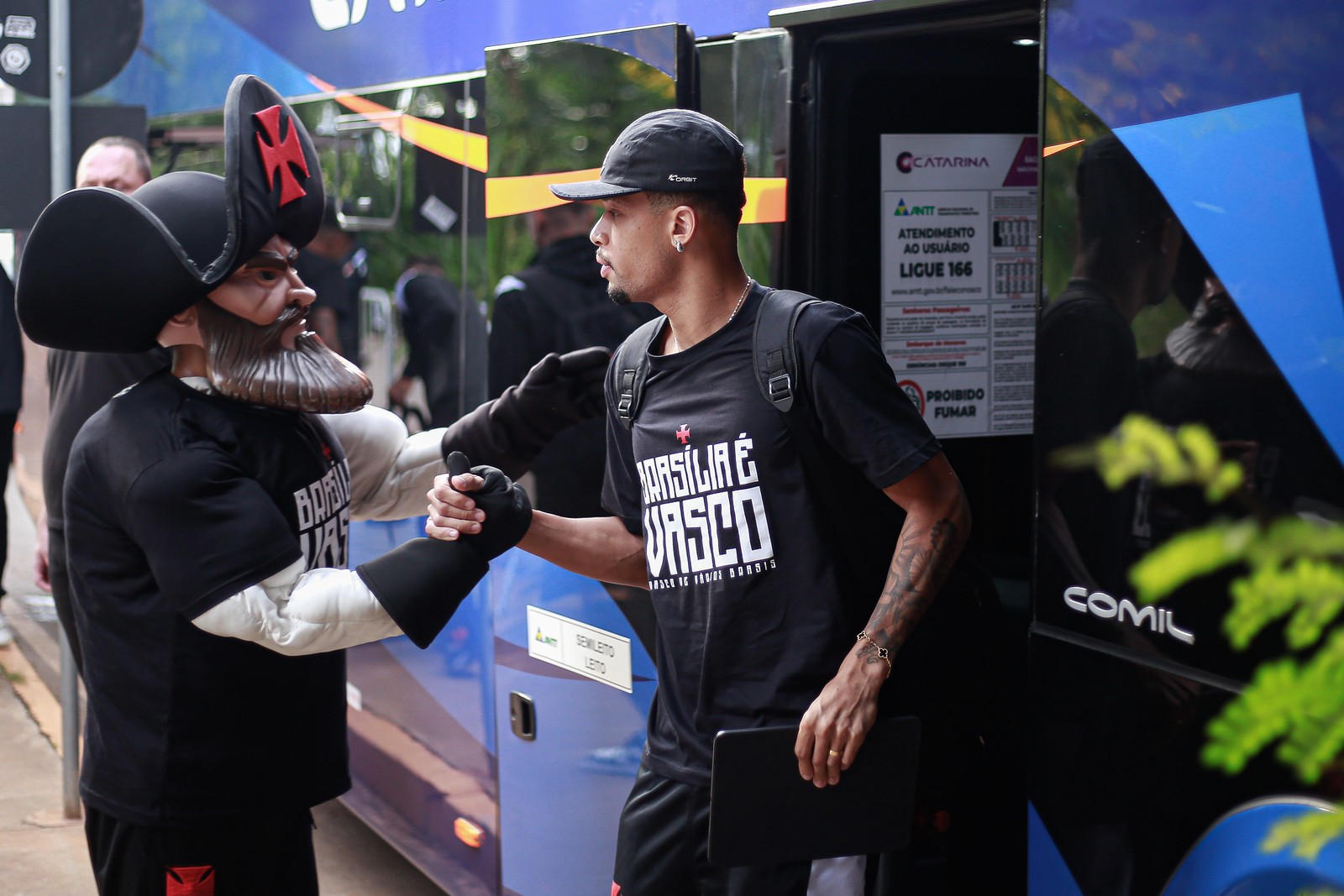 Cruzeiro finaliza negociações por João Victor do Vasco no mercado de transferências.