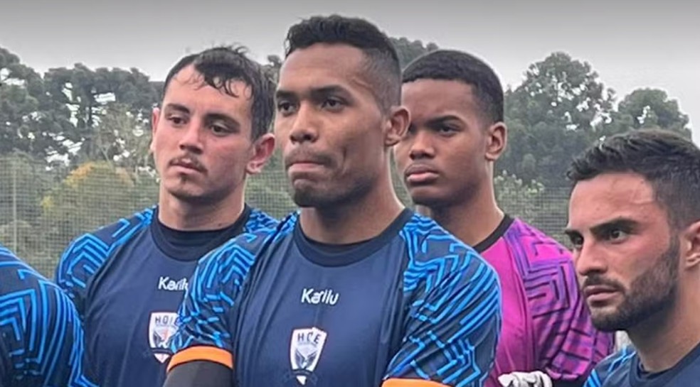 VEM PARA O TRICOLOR? Alex Sandro treina com time da Terceirona enquanto define futuro