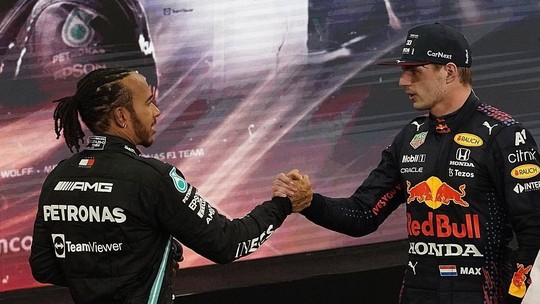 Max Verstappen contesta acusação de roubo em final da F1 2021 - Foto: (Hasan Bratic/picture alliance via Getty Images)