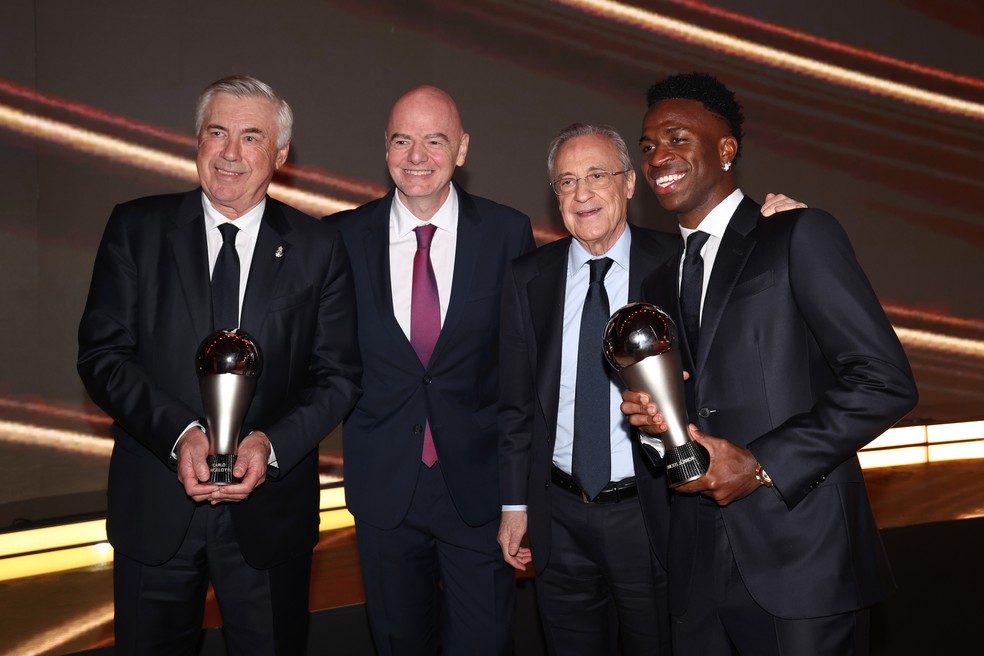 Fifa The Best 2024: Carlo Ancelotti, Infantino, Florentino Perez e Vini Jr — Foto: Getty Images
