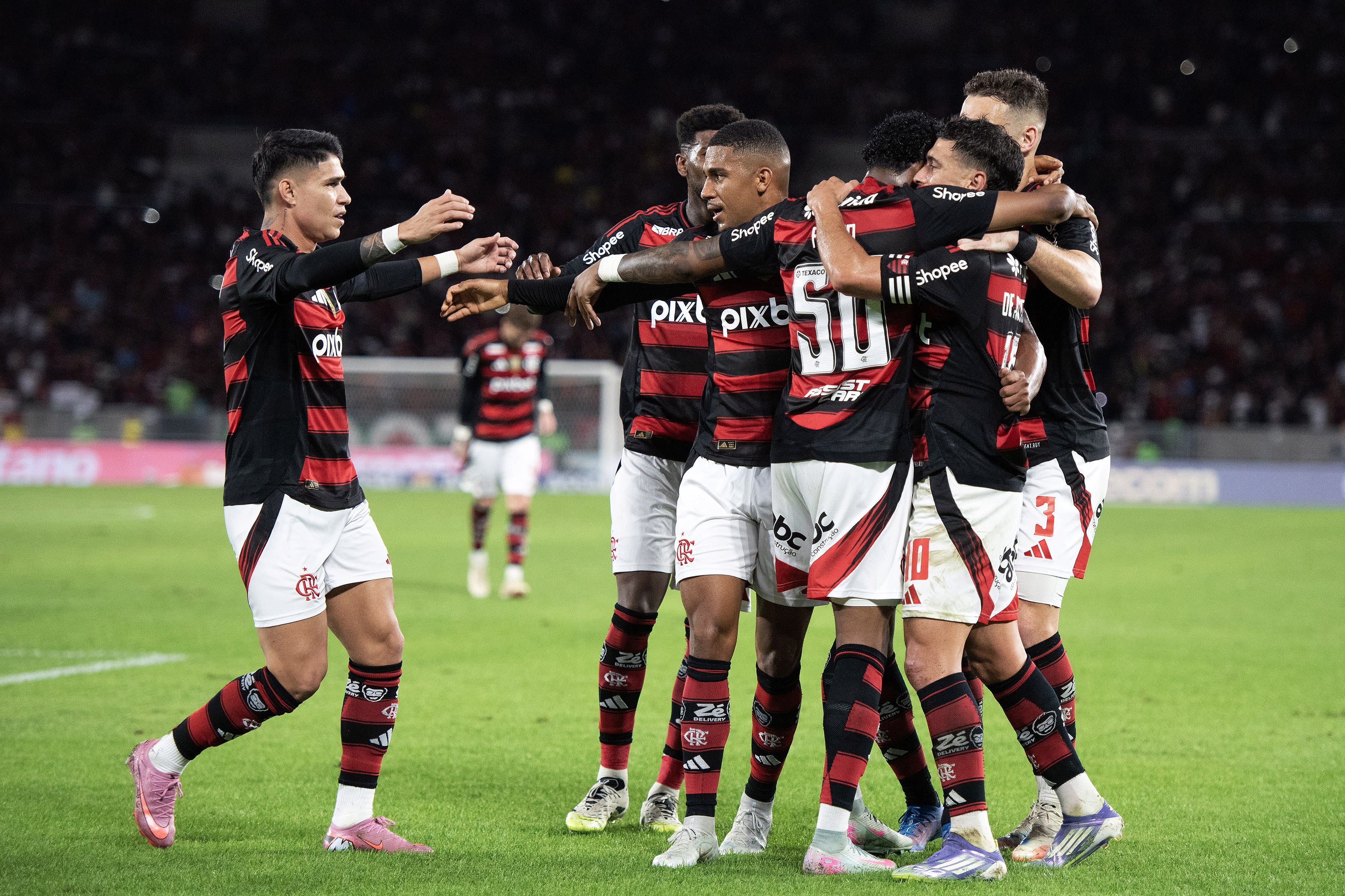 Flamengo supera sustos, finaliza mais e ganha moral para Libertadores.