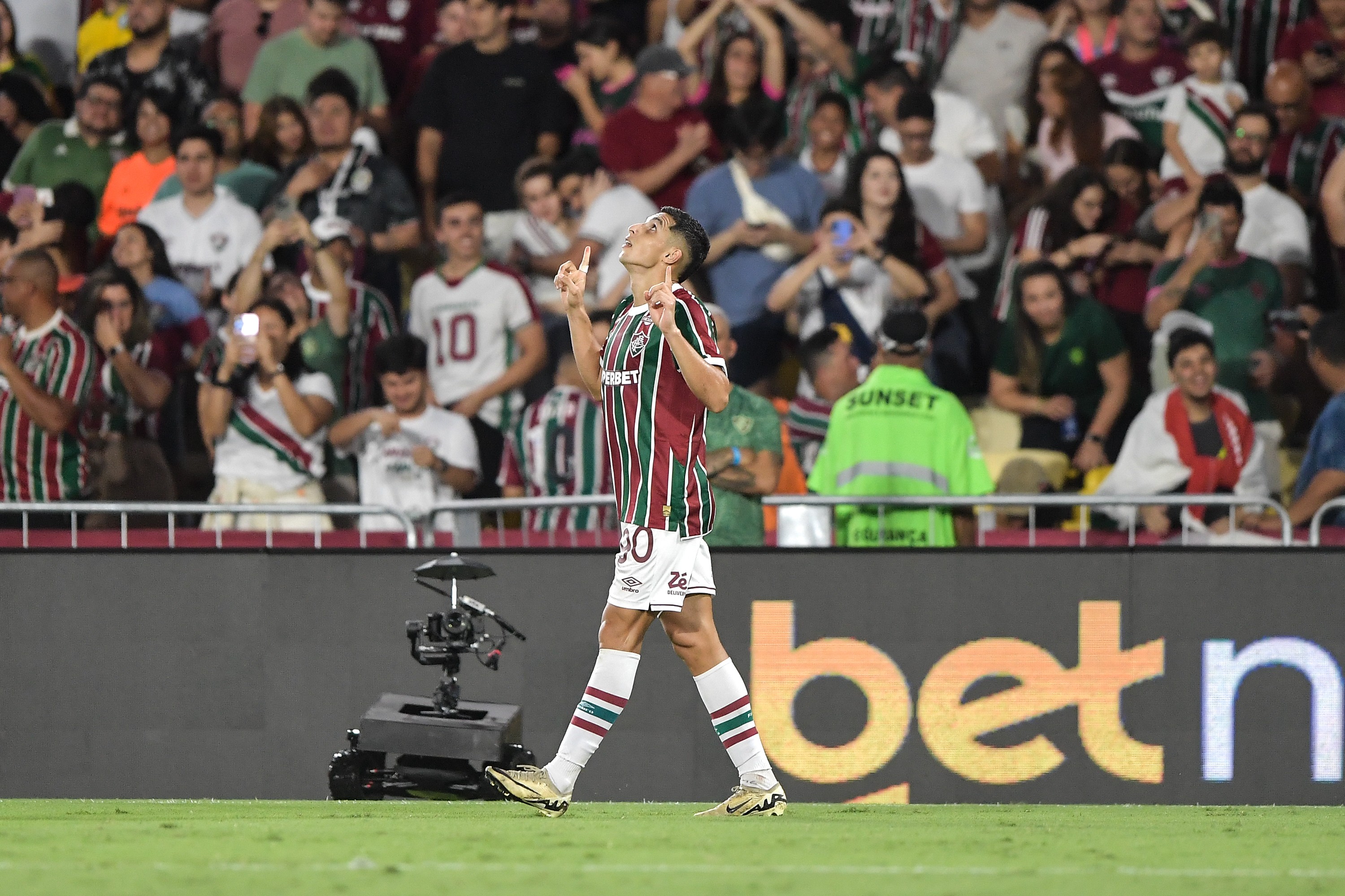 Em alta, Serna vai desfalcar o Fluminense contra o Mirassol e abre disputa no ataque
