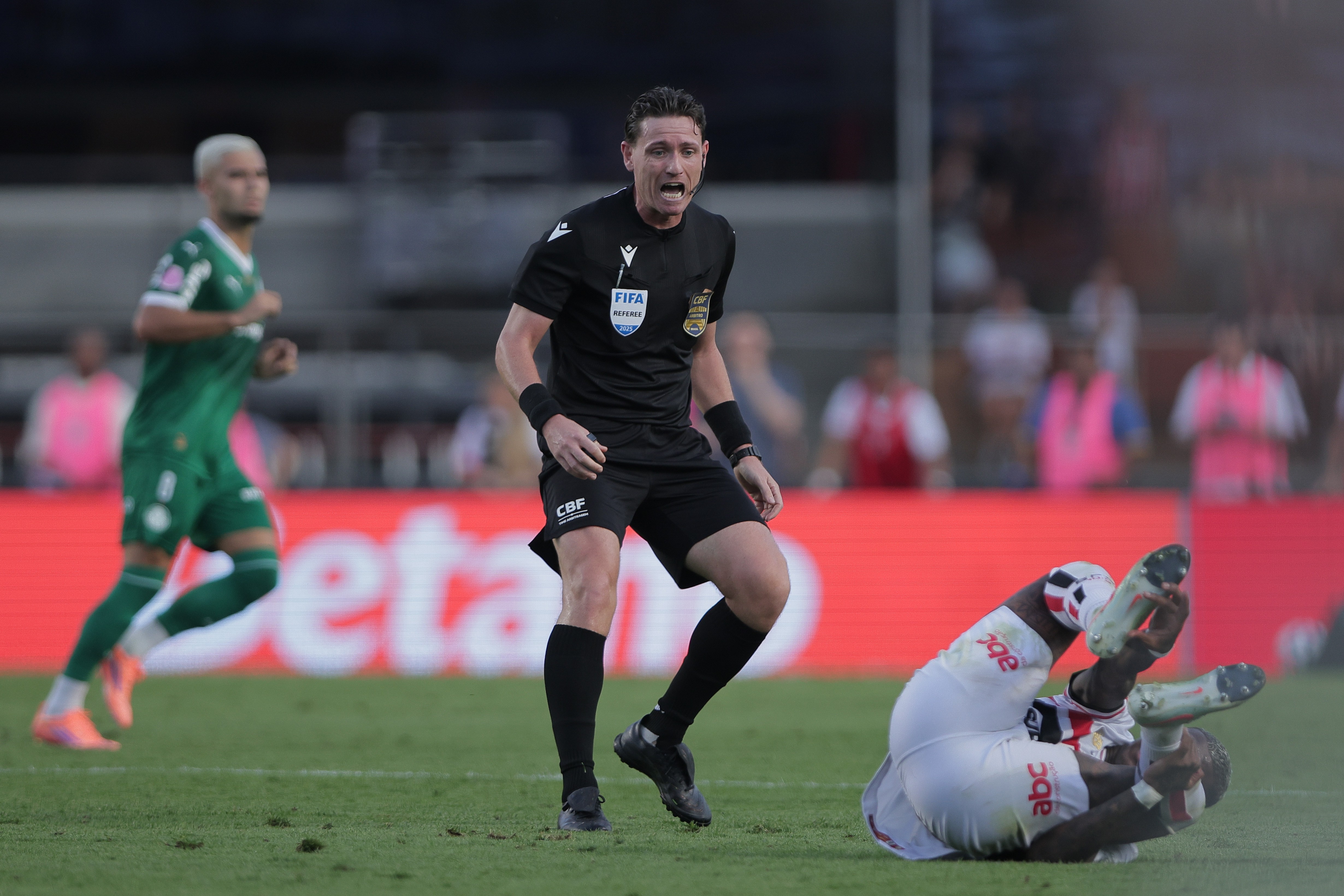 Cbf afasta árbitros das partidas entre Bragantino x Grêmio e São Paulo x Palmeiras.