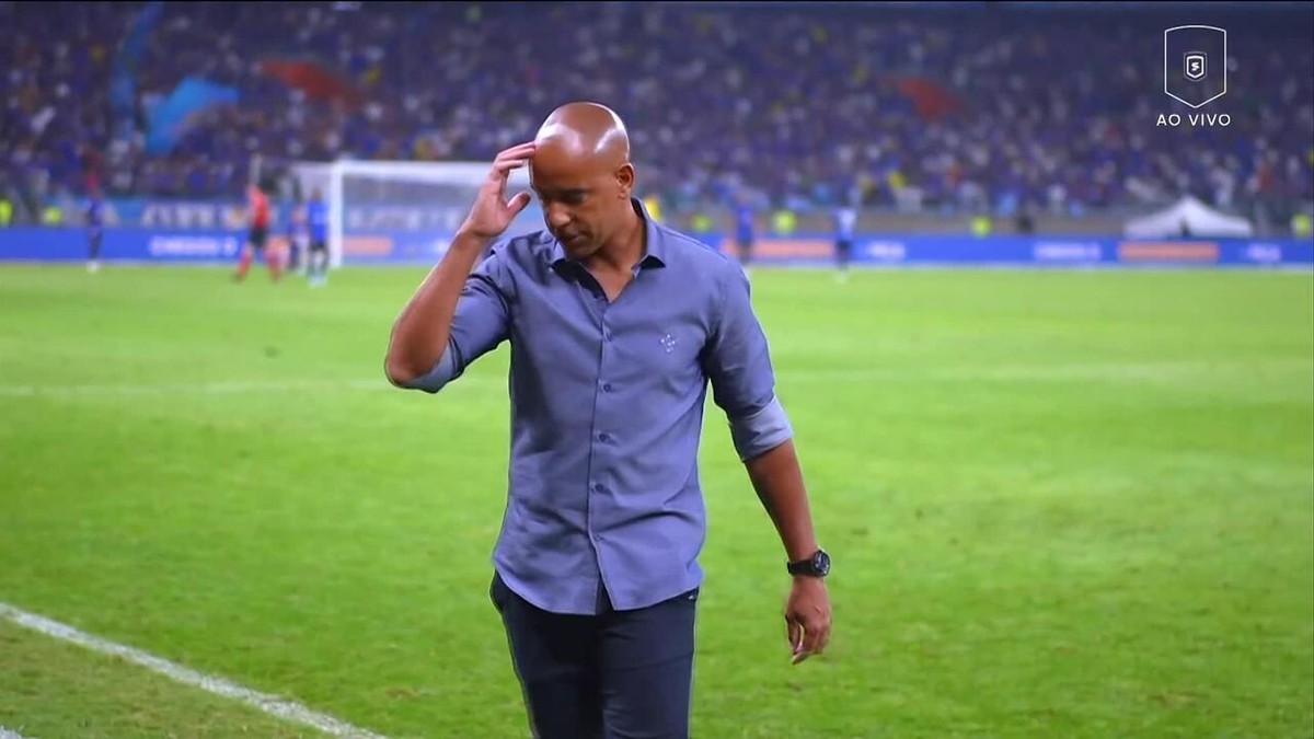 Do apoio aos xingamentos: no Cruzeiro, Gilberto chega a 100 dias sem gol e mina paciência da torcida