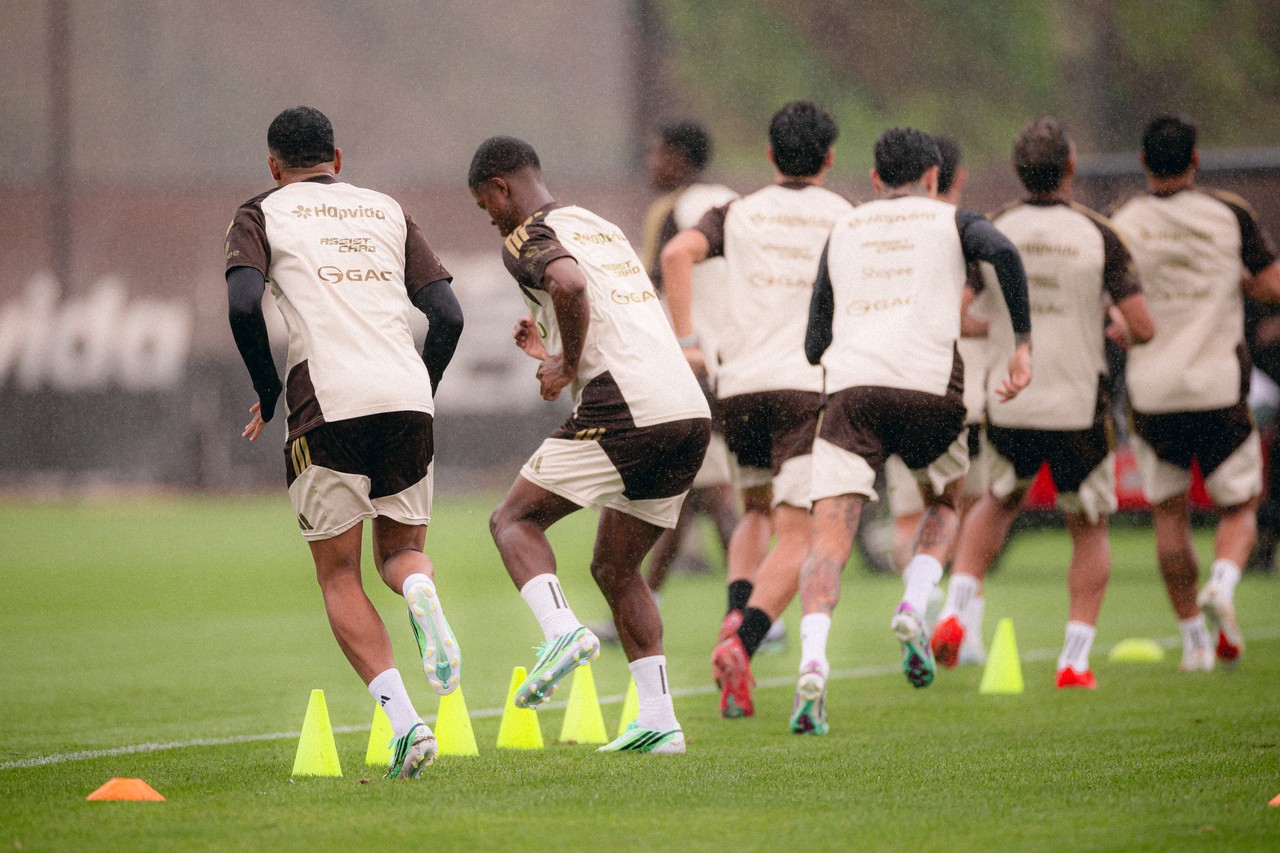 Sem espaço nos jogos, Flamengo aproveita Data Fifa para observar jovens da base