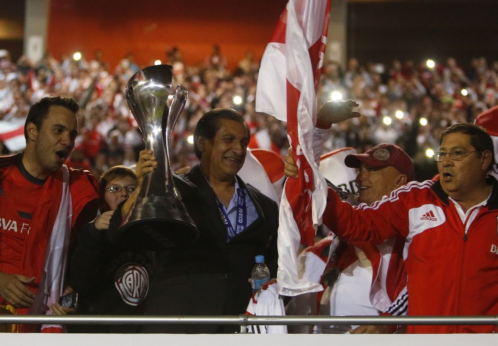 Ramón Díaz no comando do River Plate — Foto: Gabriel Rossi/LatinContent via Getty Images