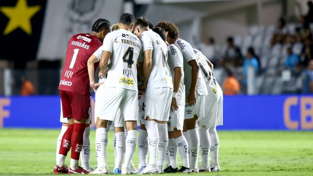 Time do Santos antes do jogo contra o Coritiba