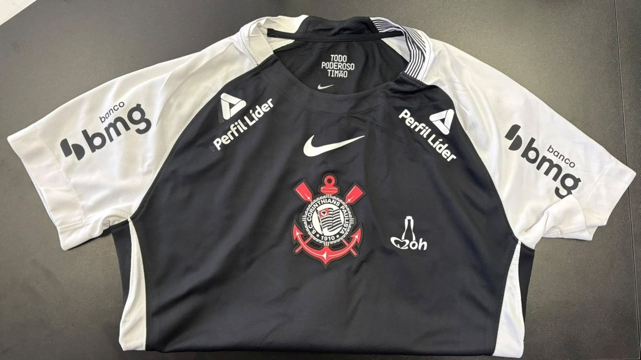 Corinthians renova patrocínio e estampa marca em uniformes