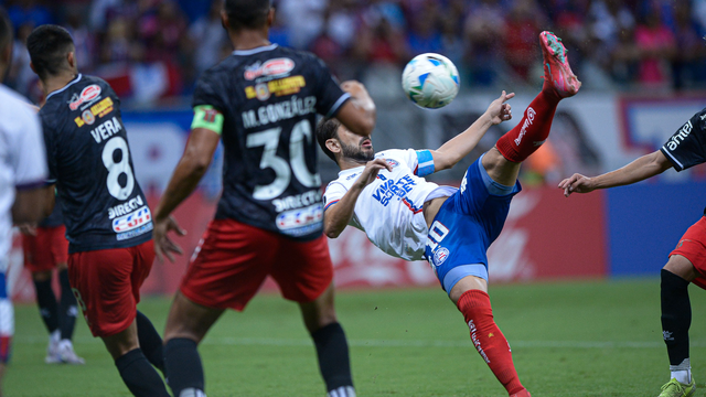 Everton Ribeiro em Bahia x Boston River