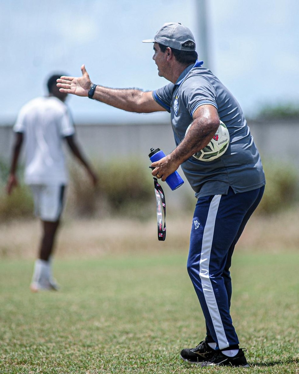 Moacir Júnior, técnico do CSA — Foto: Augusto Oliveira/Ascom CSA