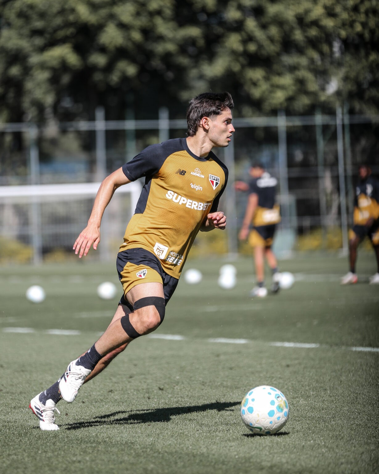 São Paulo faz treino tático e de finalizações antes de últimos testes para volta do Brasileirão