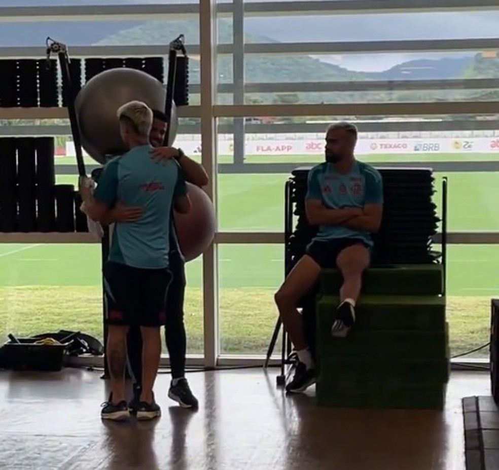 Fabrício Bruno na academia do Ninho na reapresentação do Flamengo