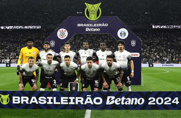 Falhas de Félix Torres são compensadas por Garro em jogo do Corinthians