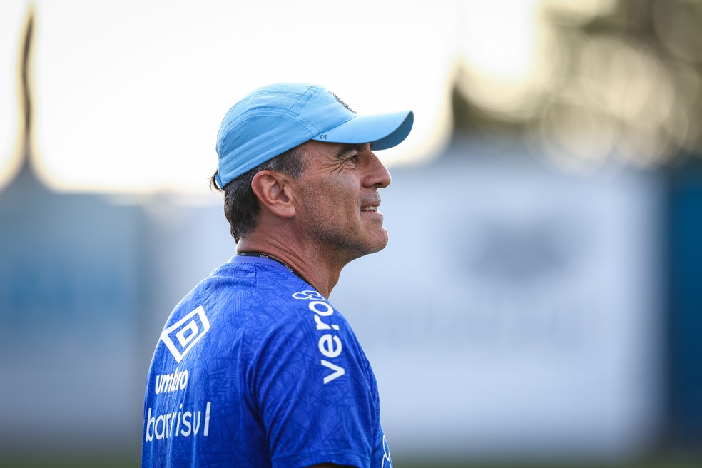 Gustavo Quinteros terá o primeiro Gre-Nal pelo Grêmio — Foto: Lucas Uebel / Grêmio FBPA