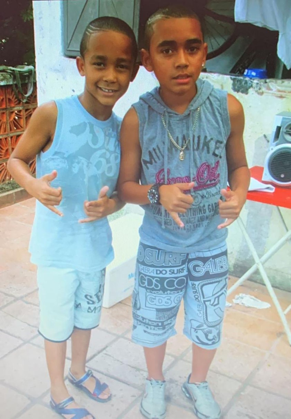Nycollas e Du Queiroz quando eram crianças, no Butantã