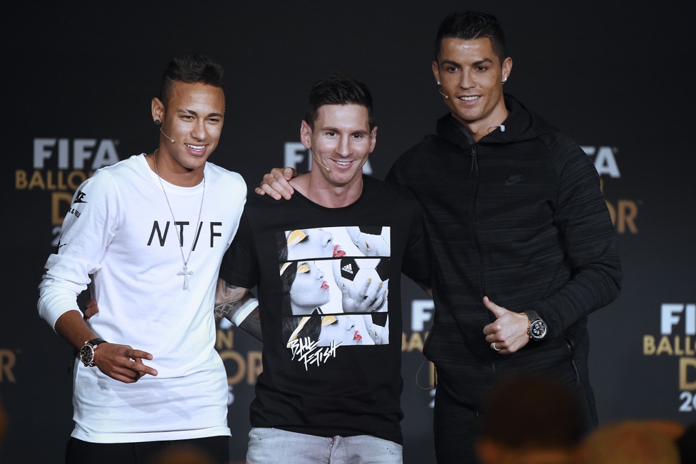 Messi, Cristiano Ronaldo e Neymar formaram o top-3 da Bola de Ouro 2015 — Foto: OLIVIER MORIN / AFP