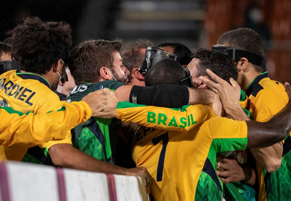 Brasil celebra o ouro no futebol de cegos das Paralimpíadas de Tóquio — Foto: Ale Cabral/CPB