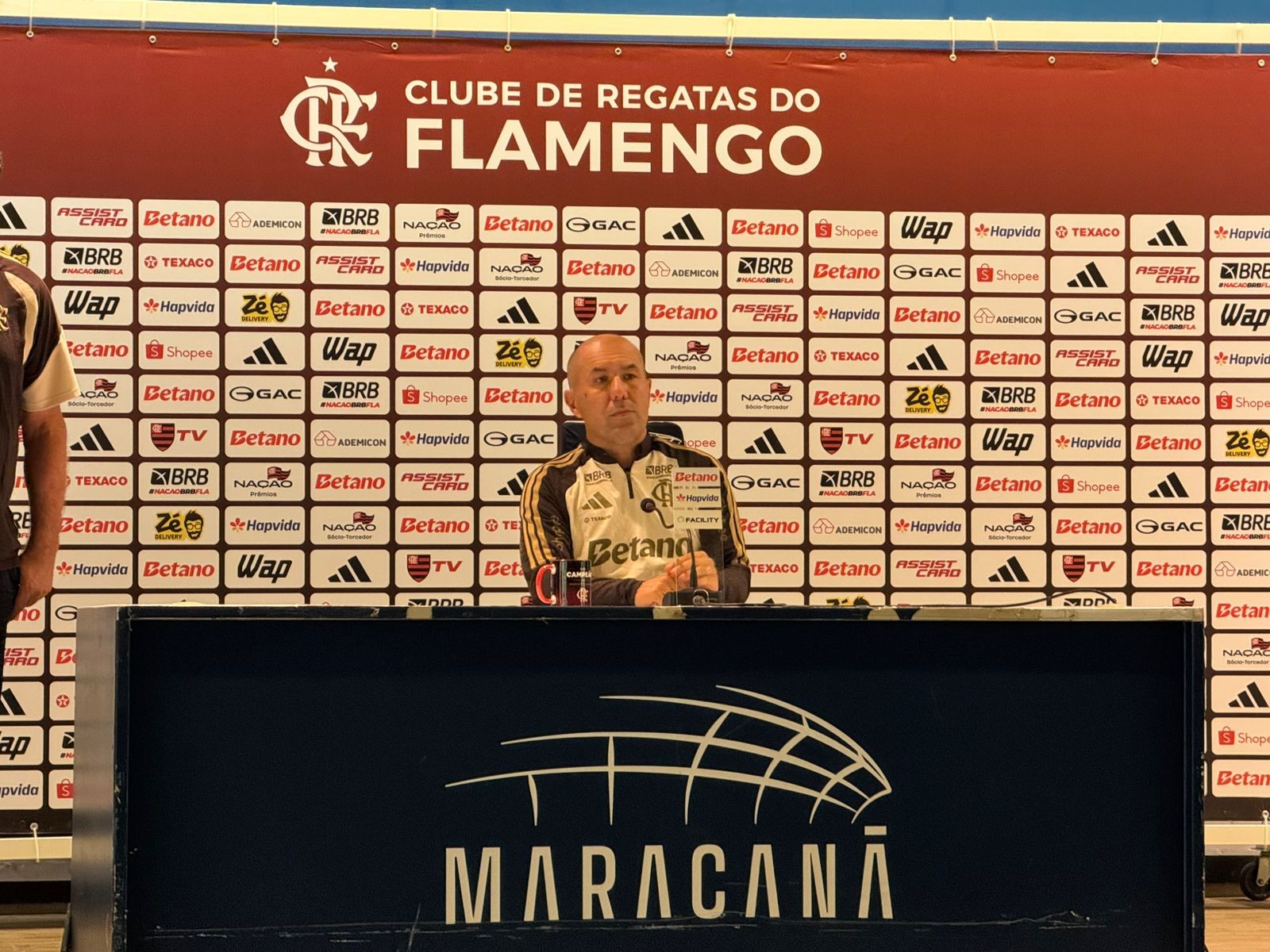 Jardim exalta vitória e brinca sobre momento de Lino no Flamengo: "Treinador está aqui para não atrapalhar"