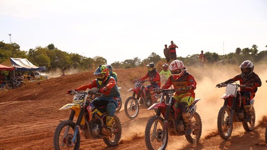 Prova de motocross reúne pilotos do Brasil e da França no extremo norte do país