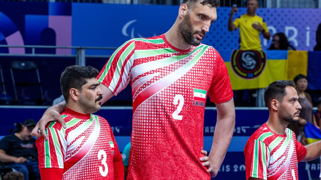 Brasileiro do vôlei sentado diz que iraniano "está em outro esporte"