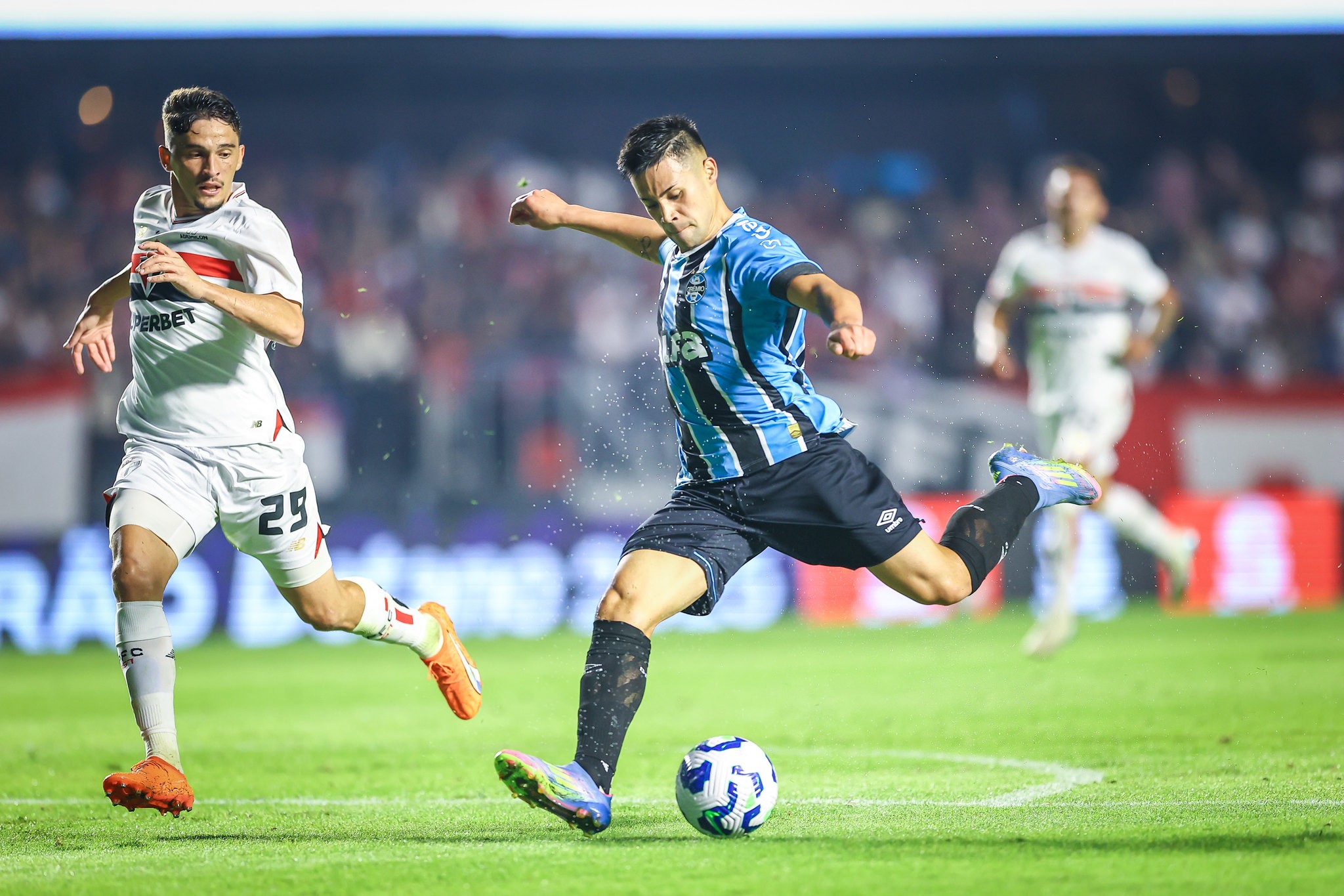 Derrota do Grêmio para o São Paulo tem banho de finalizações